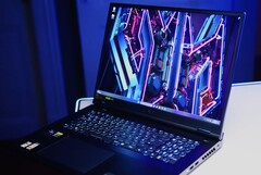 The top-notch Acer Predator Helios 18 with an RTX 4090 and Core i9 CPU has hit its lowest price yet (Image source: Alex Wätzel / Notebookcheck)