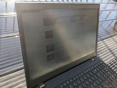 Using the ThinkPad L15 G2 outdoors