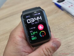 Blood pressure measurement with the smartwatch is not yet possible without constant calibration. (Image source: Notebookcheck/Alexander Fagot)