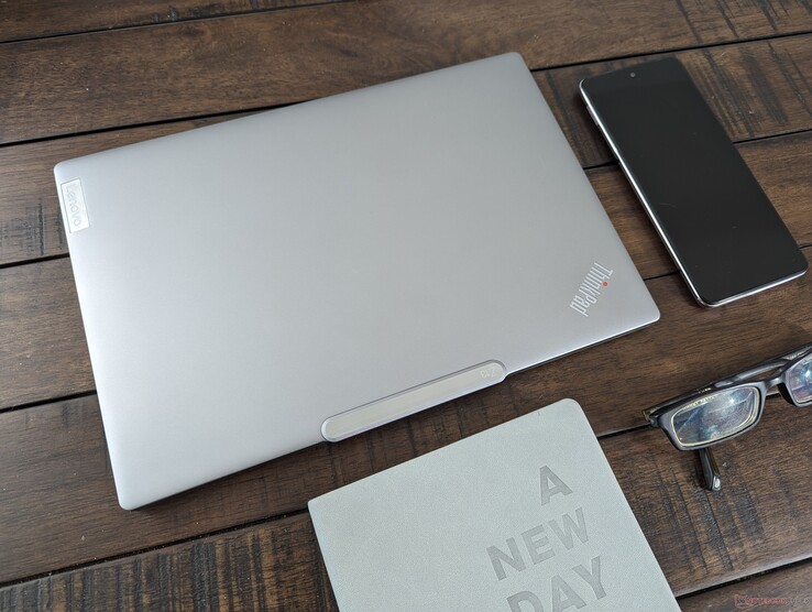 Lenovo ThinkPad Z13 Gen 2 in Arctic Grey