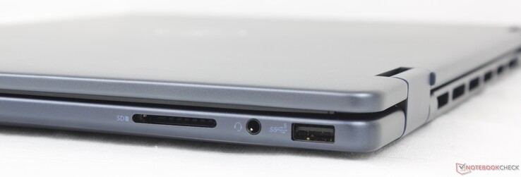 Right: SD card reader, 3.5 mm headset, USB-A 3.2 Gen. 1