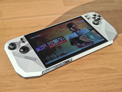 8-inch gaming handheld now also with AMD - MSI Claw A8 review