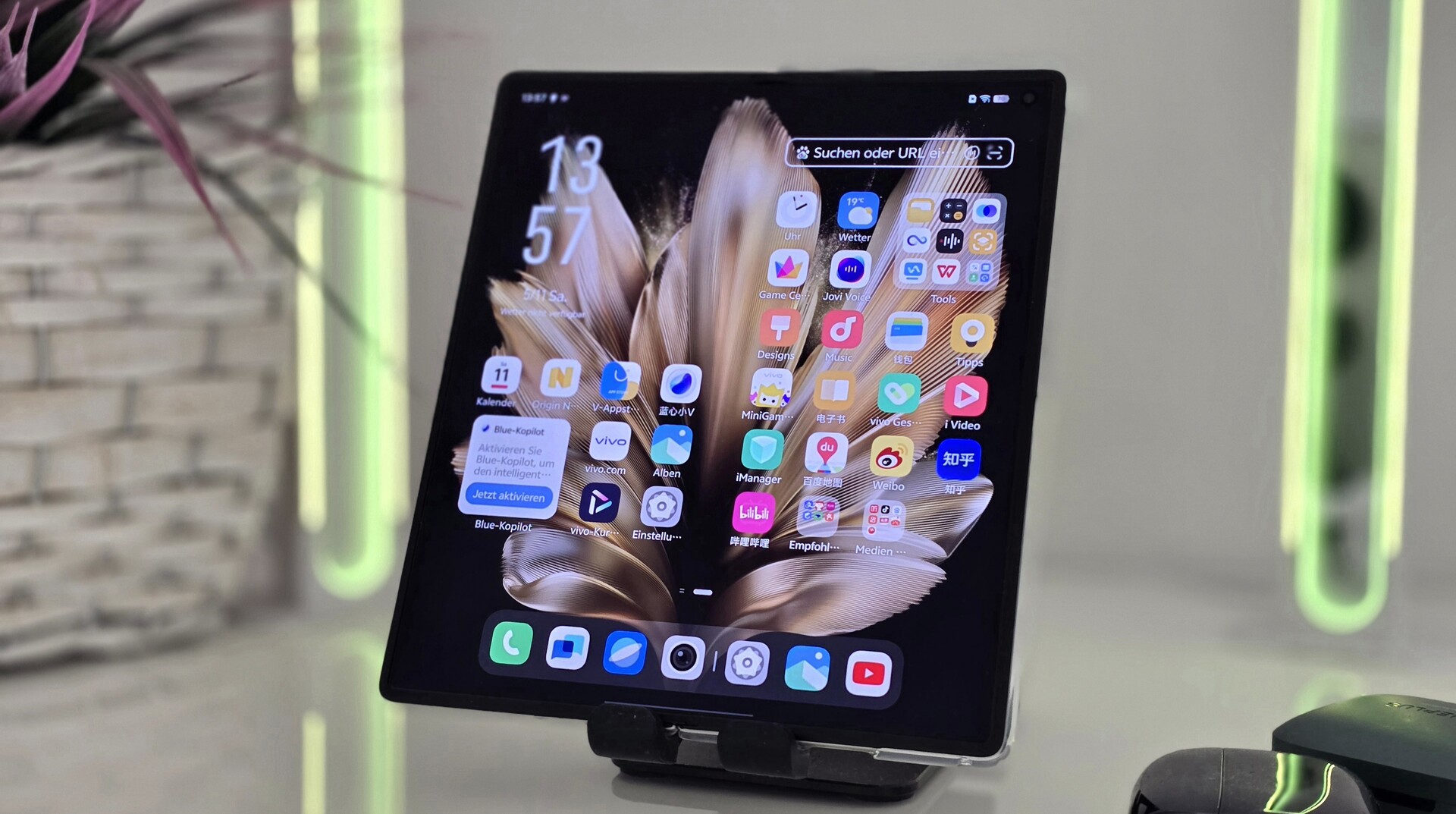 Vivo X Fold3 Smartphone Review: A physics-defying, insanely light