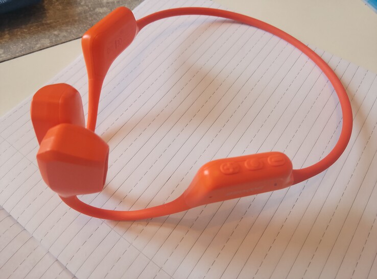 The controls. Buttons are rather tight