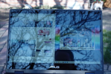 Asus BR1402FG in outdoor use