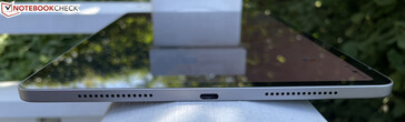 Right: Speaker, USB-C 2.0