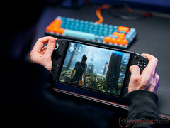 The Lenovo Legion Go gaming handheld features a 144Hz display. (Image source: Marc Herter / Notebookcheck)
