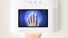 Thanks to the built-in camera and display, the positioning of the hand and sufficient lighting can be checked.