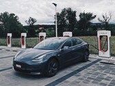 Parking a Tesla Model 3 in a Supercharger spot usually means that the electric car needs to be charged (Image: Dario)