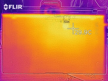 Heat map of the bottom case at idle