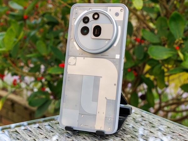 The Nothing Phone (4a) Pro will have eSIM support like the Phone (3a) Pro (pictured). (Image source: Notebookcheck)