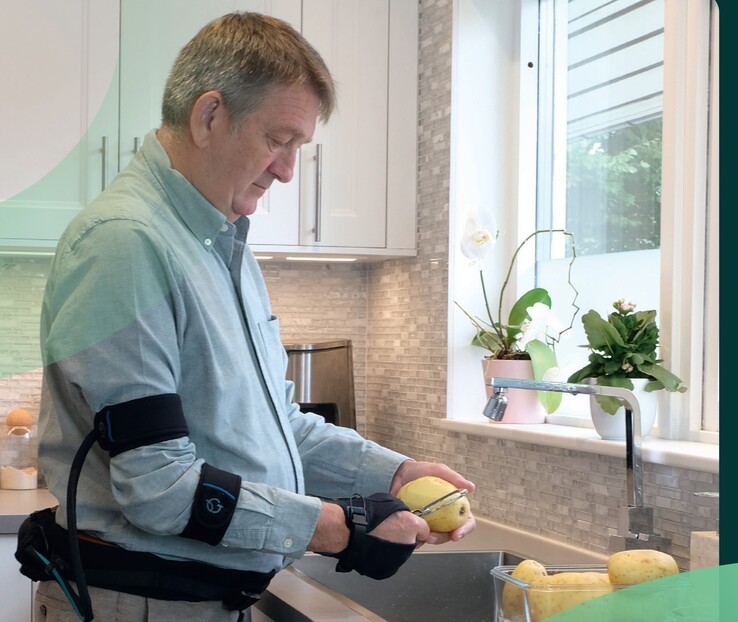 The Carbonhand allows wearers to live life more normally, such as when preparing meals. (Image source: Bioservo)