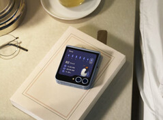 Samsung may achieve a lower price point with the Galaxy Z Flip FE by using its maligned Exynos 2400 chipset. (Image source: Samsung)