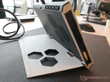 Same familiar polycarbonate chassis materials as the Alienware m15/m17 and Area-51m