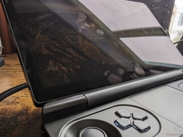 Edge-to-edge Gorilla Glass Victus touchscreen
