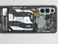 The Galaxy S21 without its rear panel. (Source: YouTube)