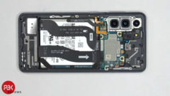 The Galaxy S21 without its rear panel. (Source: YouTube)