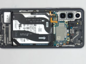 The Galaxy S21 without its rear panel. (Source: YouTube)