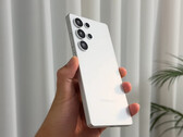 Hands-on images of the Galaxy S25 Ultra dummy model shows the rounded corners (Image source: Ice Universe)