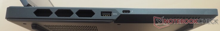 Left: USB 3.2 Gen1 Type-A, USB 3.2 Gen2 Type-C (incl. DisplayPort 1.4 & 140 W Power Delivery)