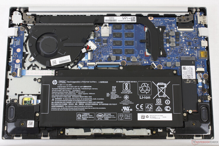 2020 Intel Pavilion 13 for comparison. Note the different shape of the battery and positioning of the SSD