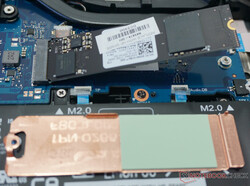 The large copper cooling body with heat paste shows its effect.