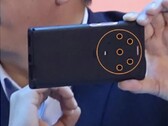 Honor's CEO shows a penta-cam device off. (Source: Weibo)