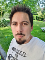 Taking a selfie with the Samsung Galaxy S10 5G