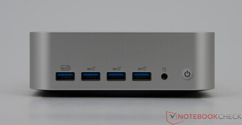 Geekom A7 Max - Connections on the front panel