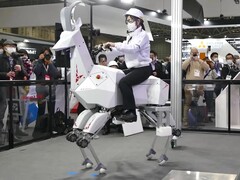 Kawasaki's electric robot goat is not as fast as a full-grown electric motorcycle (Image: Kazumichi Moriyama)