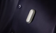 The Plaud NotePin can be worn in different ways. (Image source: Plaud).