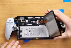 PlayStation Portal makes battery replacement unnecessarily complicated. (Image: Jacob R, YouTube)