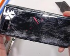 JerryRigEverything has shown that the ASUS ROG Phone 5 has several structural weak points. (Image source: JerryRigEverything)