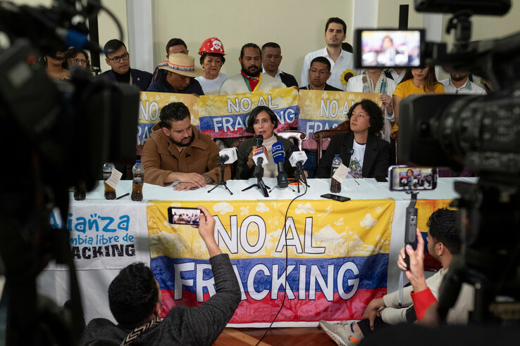 Susana Muhamad at a press conference in 2022 on the introduction of a fracking ban law (Image source: Courtesy of Ministerio de Ambiente y Desarrollo Sostenible)
