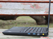 The thickness of 2.1 centimeters clearly undercuts that of the T430 and T430s.