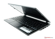 With a weight of 1.2 kg (2.6 pounds) the Aspire One 725 is well suited for mobile use.