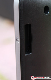 A 4-in-1 card reader is housed in the fornt,...