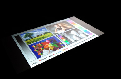 Excellent viewing angles from IPS panel