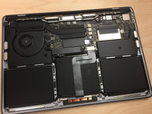 Apple: 13" Macbook Pro without Touchbar suprises in teardown