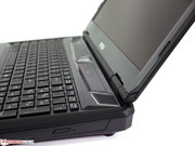 The hinges hold the display securely - only stronger vibrations induce a bit of display bounce.