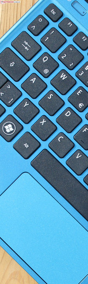 Acer Aspire One 756: The keyboard has a vague feedback; we did get used to the ClickPad's short stroke.