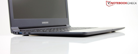 The thin base unit is pretty solid, although it resists twisting less than the aluminum chassis of the ATIV 9 Plus.