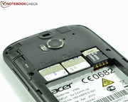 ...the two SIM and microSD card slots can be accessed. Hot Swap is therefore not possible.