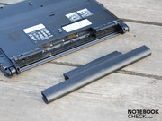The battery has no nubs on it that elevate the back of the laptop, so it can be taken out without affecting the slope at which the laptops sits on a table.
