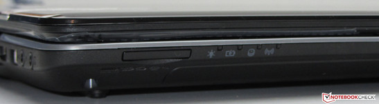 A memory card reader is placed at the front (SD, MMC, xD, Memory Stick, Memory Stick Pro)
