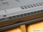 Mono speaker, located in the middle Mono speaker, located in the middle