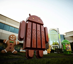 Android KitKat and other Android statues at Googleplex