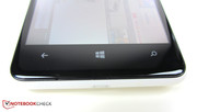 Touching the Windows button calls up the main menu of Windows 8 Phone.