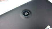 The 5 MP main camera takes pictures with up to 2560x1920 pixels.