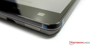 Rounded corners are characteristic for the design of the LG D605 Optimus L9 II.